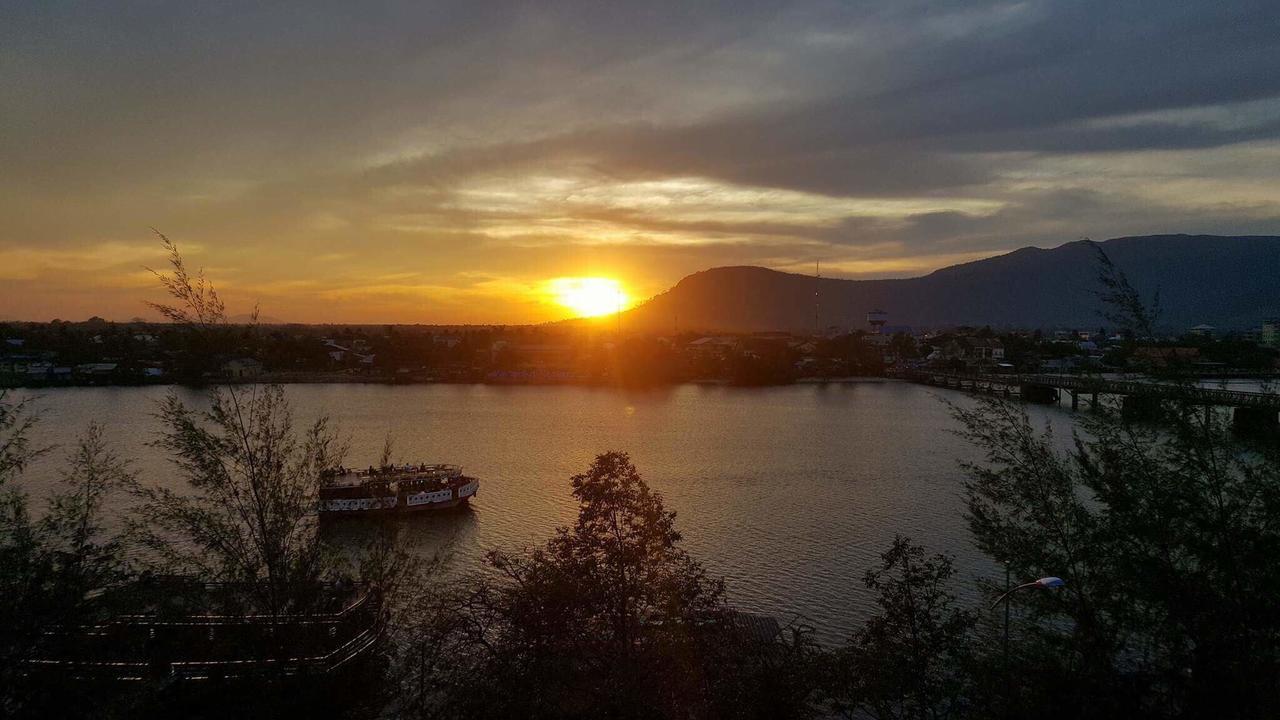 Good Morning Kampot Hotel Bagian luar foto
